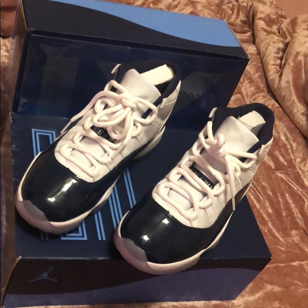 Air Jordan Retro 11s. - Picture 2 of 5